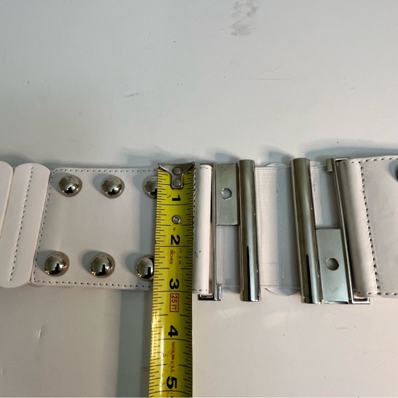 White elastic 3 inch wide belt with chrome buckle and accents - Picture 6 of 8